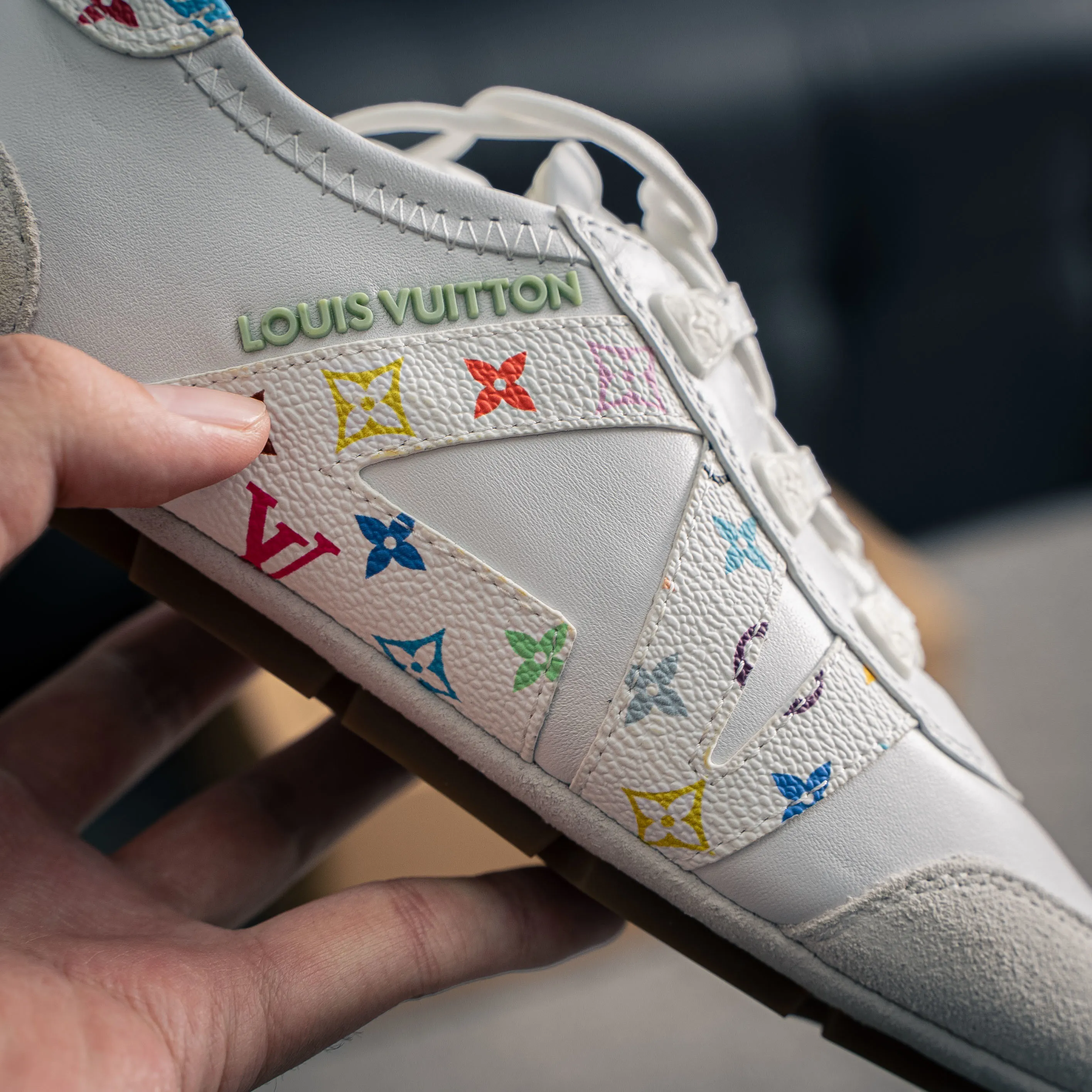 LV SNEAKERWA Sneakers LV Sneakenina Sneakers Cowhide Leather ， mono grammar Canvas LV ， Shoes